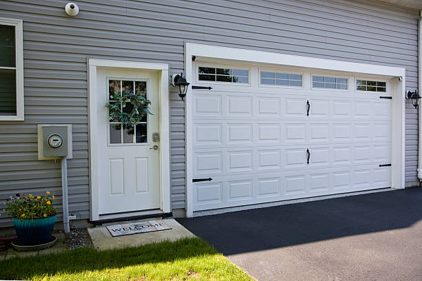 24/7 Emergency Garage Door Panel Replacement experts in Home Gardens, CA